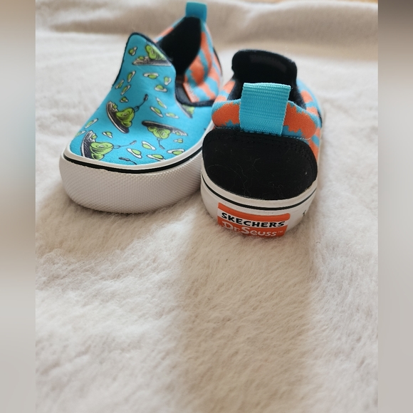 Kids Dr. Seuss slip ons - Picture 6 of 9